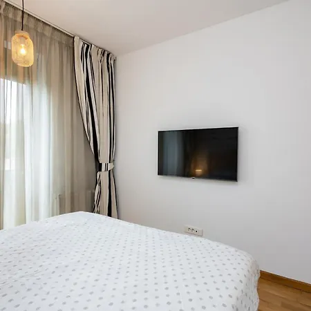 Appartamento Lazynest - Modern With Parking & Balcony Bucarest
