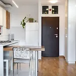 公寓 Lazynest - Modern With Parking & Balcony *
