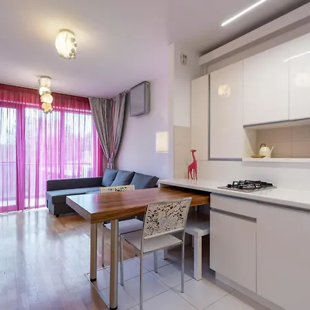 Lazynest - Modern With Parking & Balcony *