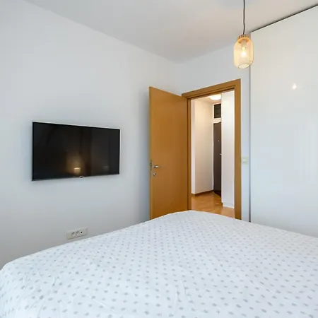 Lazynest - Modern With Parking & Balcony Boekarest