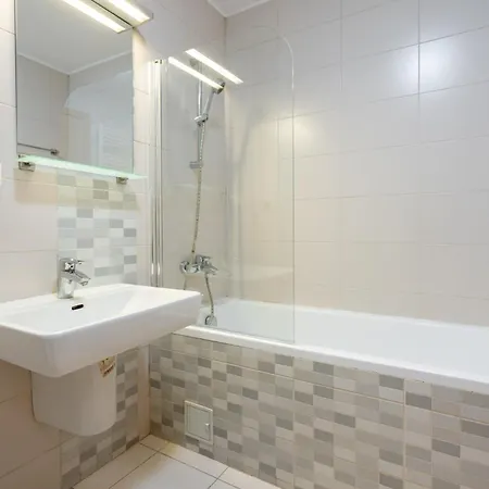 Апартаменты Lazynest - Modern With Parking & Balcony