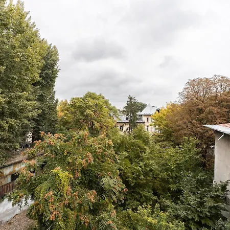 Lazynest - Modern With Parking & Balcony Apartment *