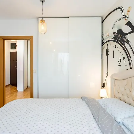 Lazynest - Modern With Parking & Balcony Boekarest