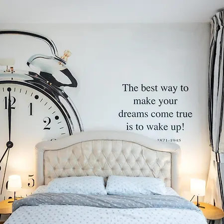 Lazynest - Modern With Parking & Balcony