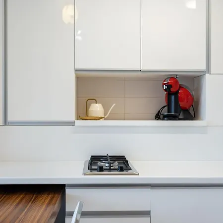 Lazynest - Modern With Parking & Balcony Apartment *