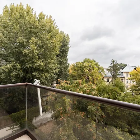 Lazynest - Modern With Parking & Balcony Apartment *