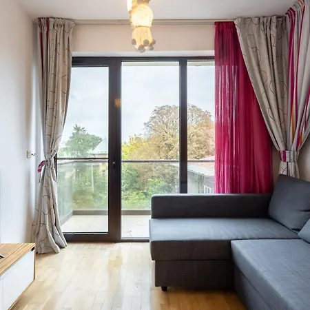 Lazynest - Modern With Parking & Balcony Apartment Bucharest