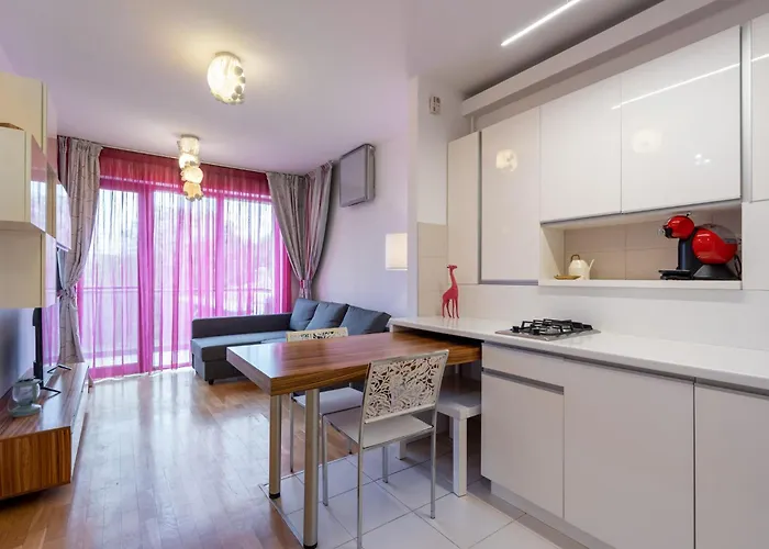 Lazynest - Modern With Parking & Balcony *