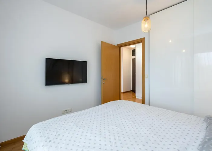 Lazynest - Modern With Parking & Balcony בוקרשט