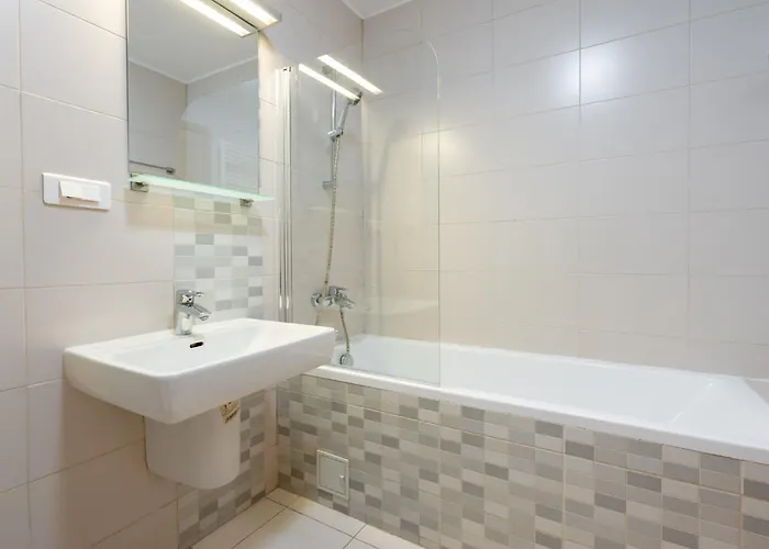 Appartement Lazynest - Modern With Parking & Balcony