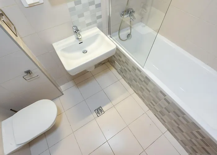 Lazynest - Modern With Parking & Balcony Appartement *