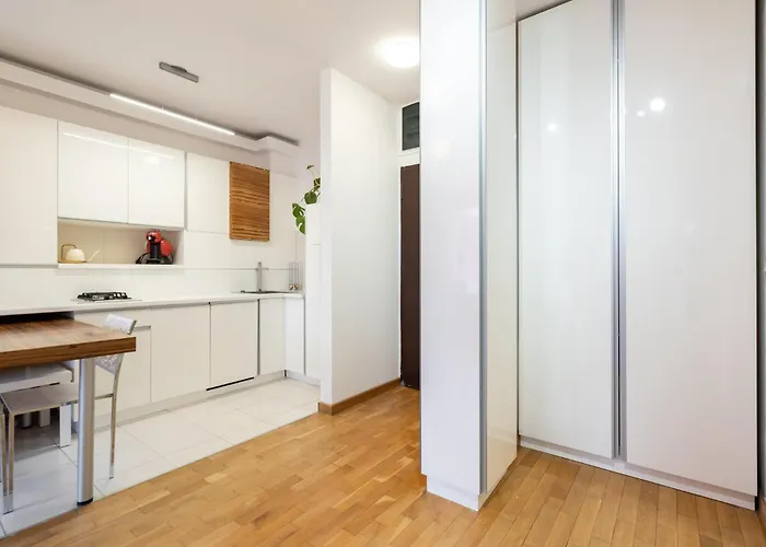 Lazynest - Modern With Parking & Balcony Apartamento